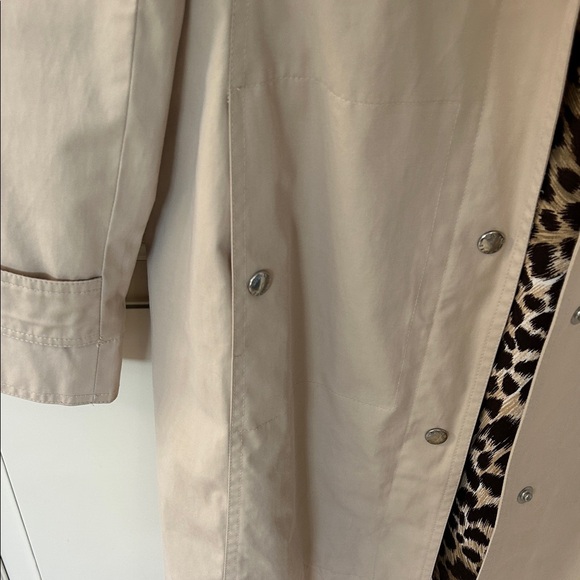 Michael Kors Tan Raincoat Trench Coat with Leopard Lining and Removable Hood - Picture 11 of 16